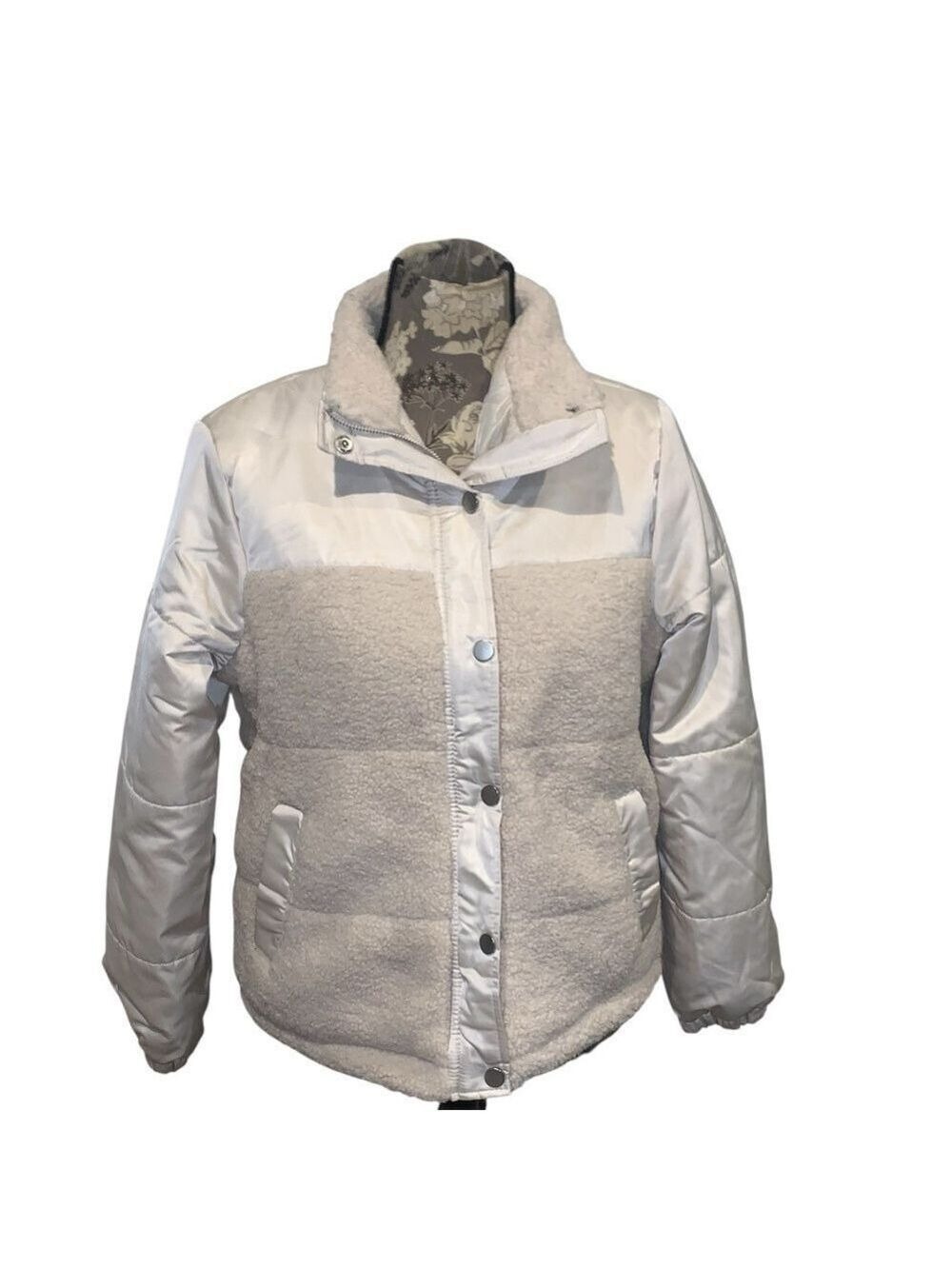 Cream Puffer Coat size medium 8/10 FLAW